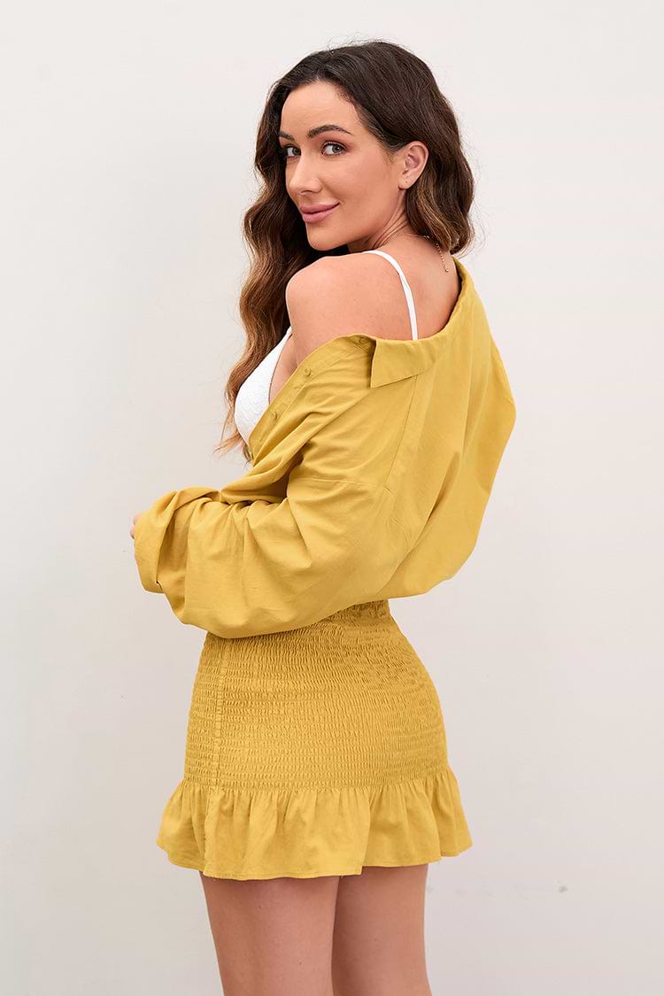 Robe moulante courte smockée à col chemise