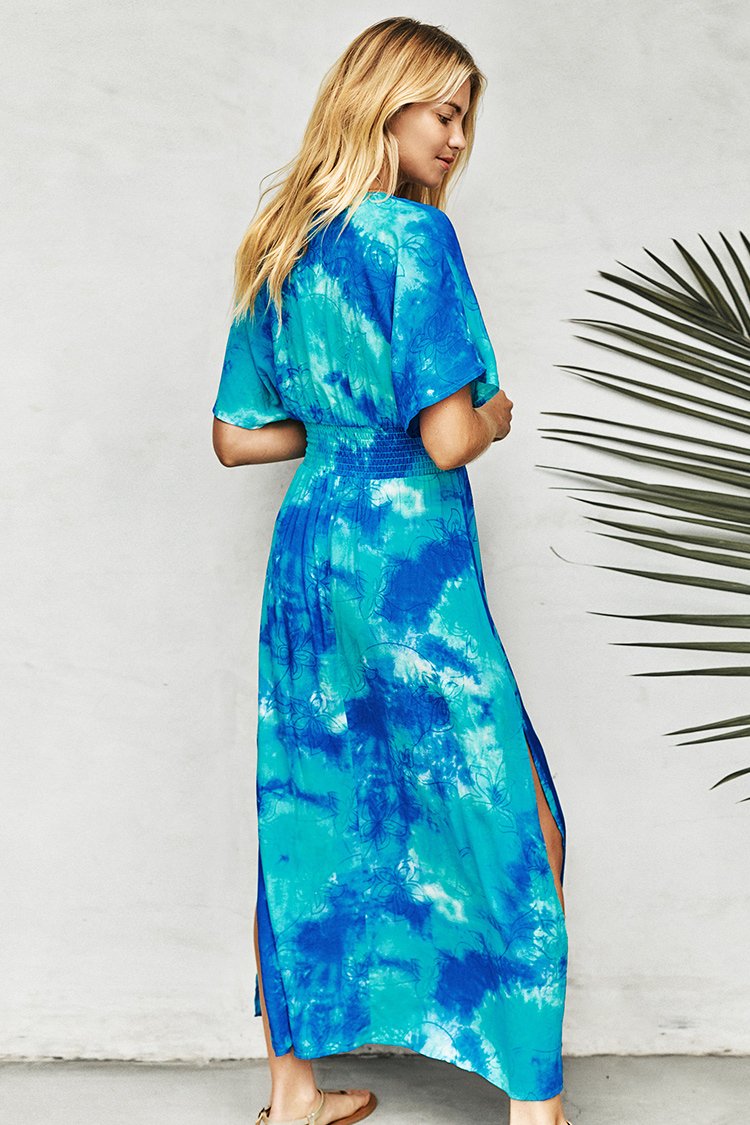 Robe longue bleue fendue sur le côté