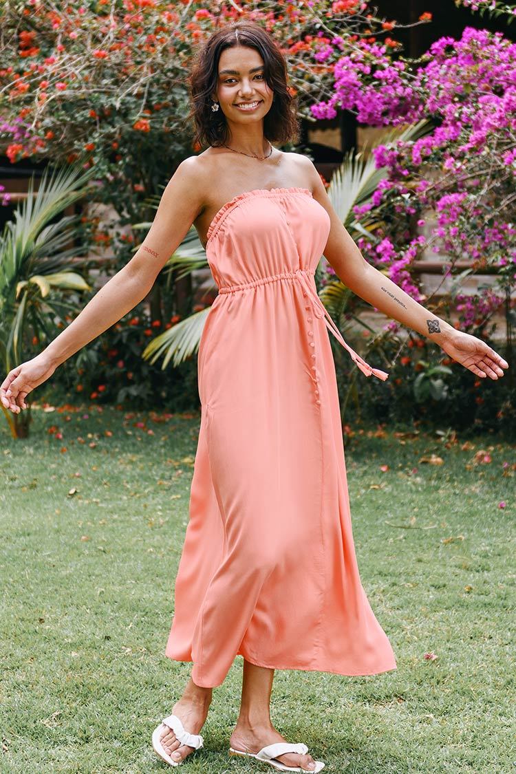 Vestido largo con espalda descubierta con volantes y cuello halter de Tara