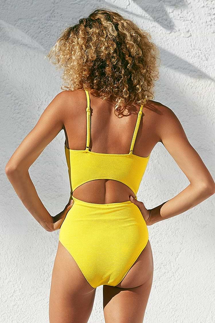 Maillot de bain une pièce jaune à découpes