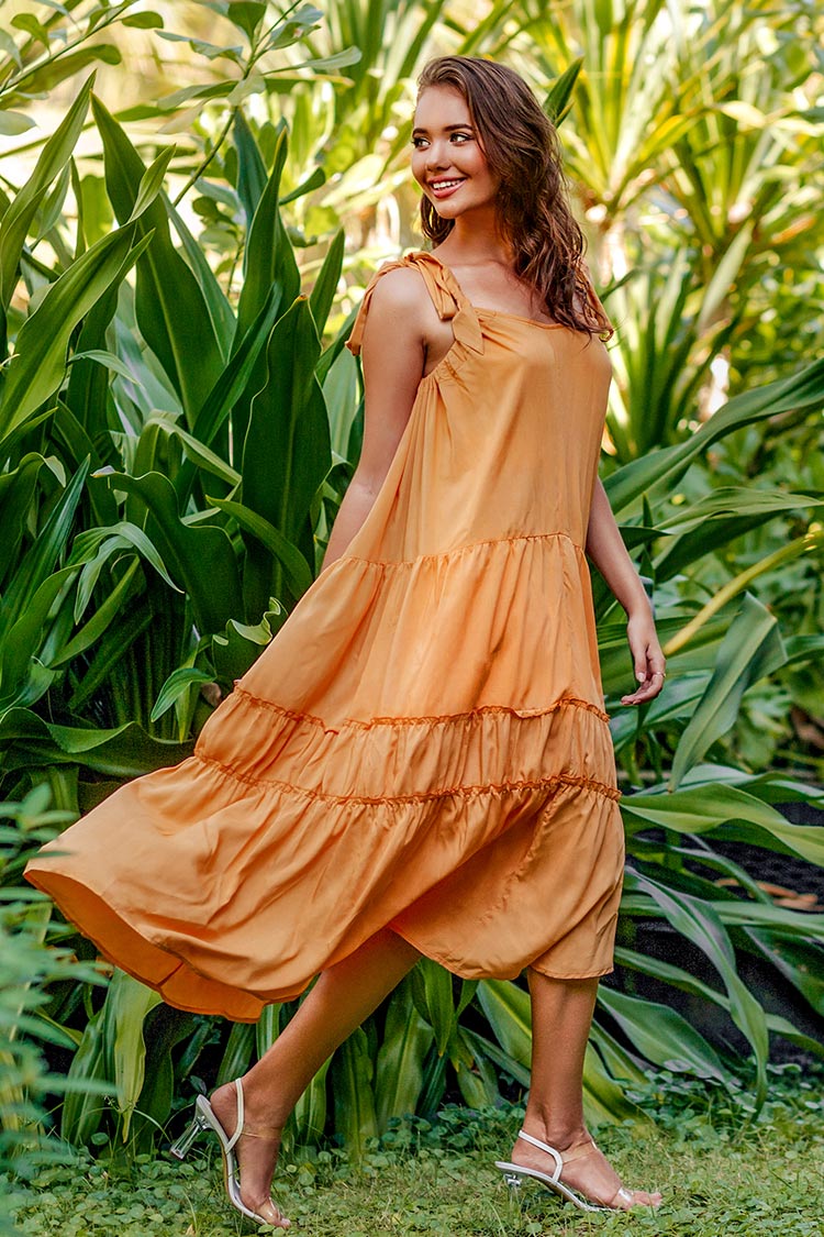 Robe volantée à bretelles en crochet orange