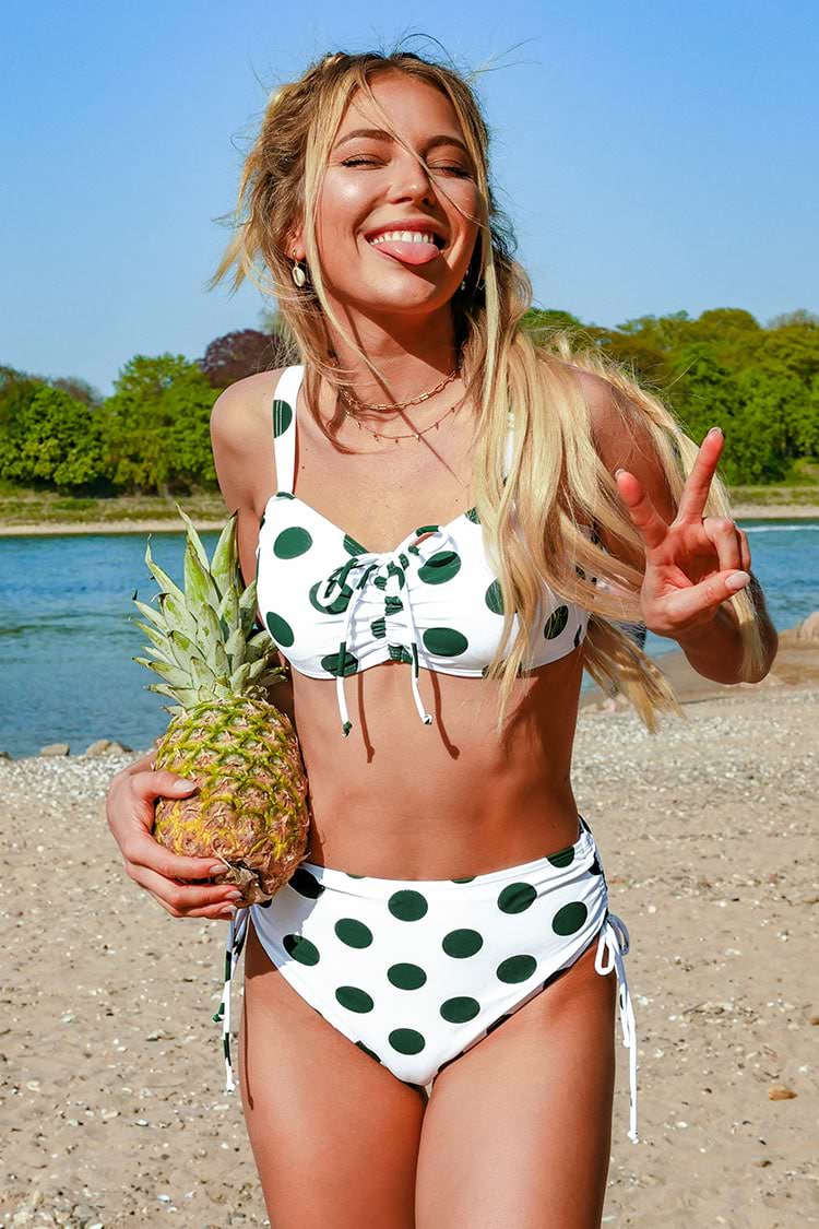 Grüner Polka Dot Bikini mit Schnüren Details
