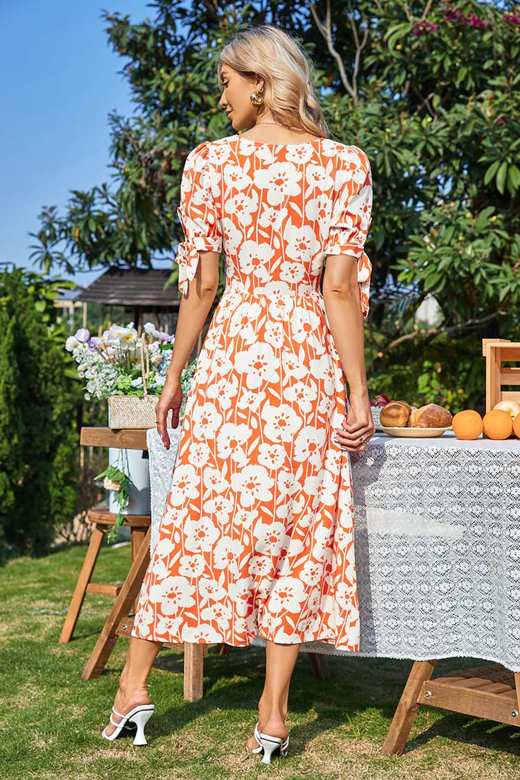 Kleid mit V-Ausschnitt und Blumenmuster