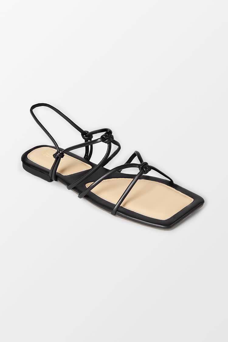 Sandalias Negras de Punta Cuadrada con Doble Tira