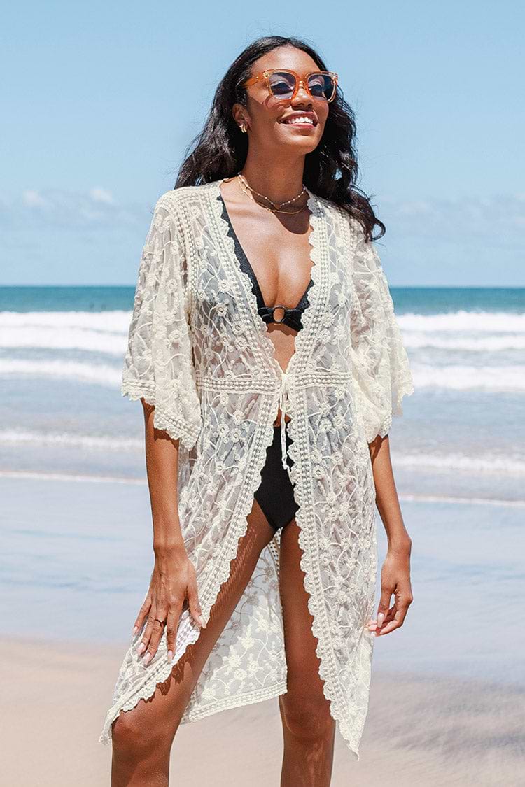 Kimono brodé à col en V et bordures en dentelle