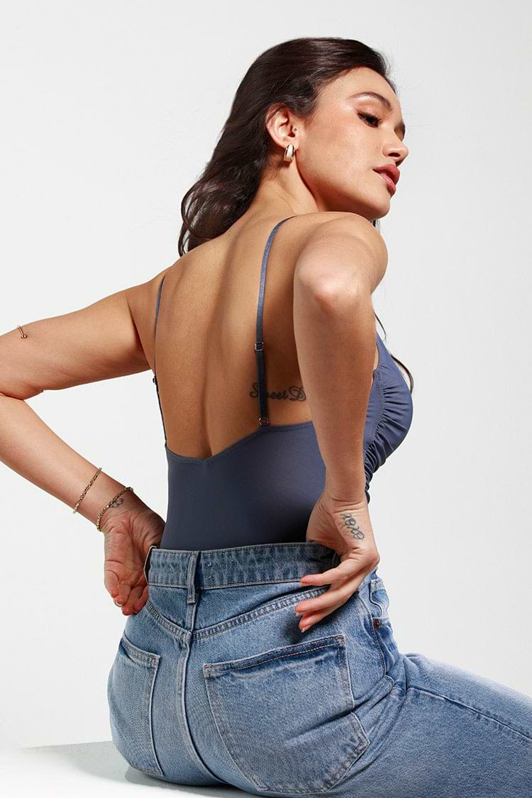 Rückenfreier Bodysuit mit Rüschen