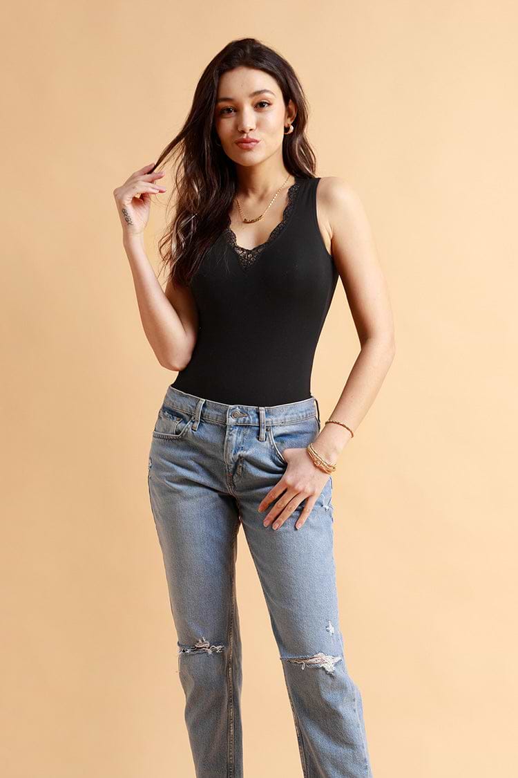 Bodysuit mit Scallop und Spitzen