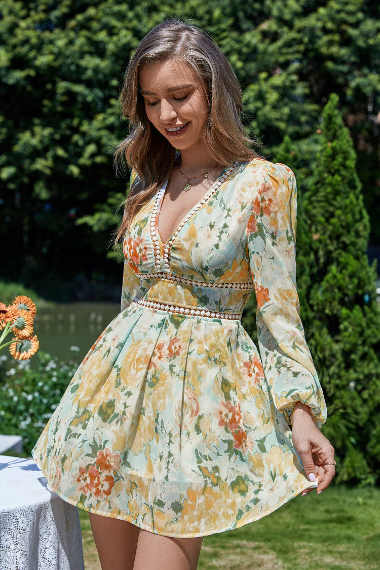 Gerda Vestido tubo con Escote V Ribetes de encaje Mangas abullonadas