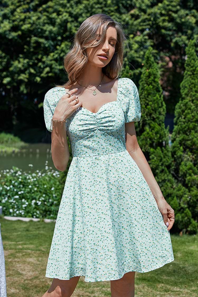 Ilaria Vestido fruncido en forma de A con escote cuadrado y mangas abullonadas