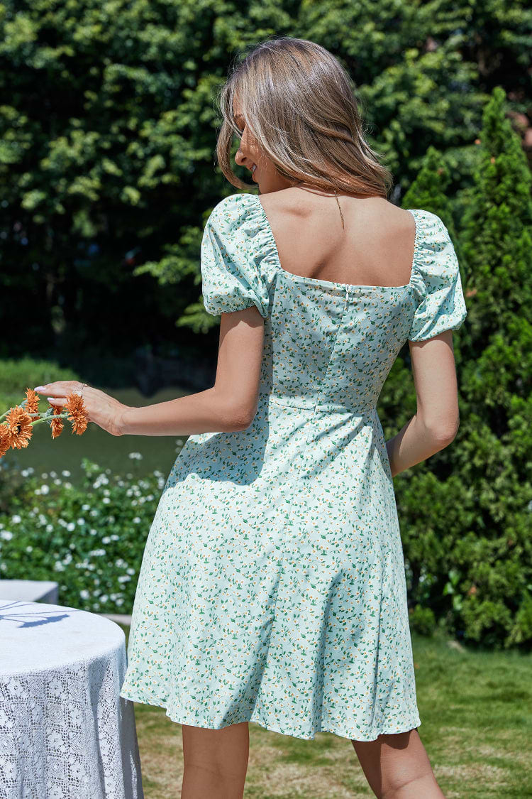 Ilaria Vestido fruncido en forma de A con escote cuadrado y mangas abullonadas