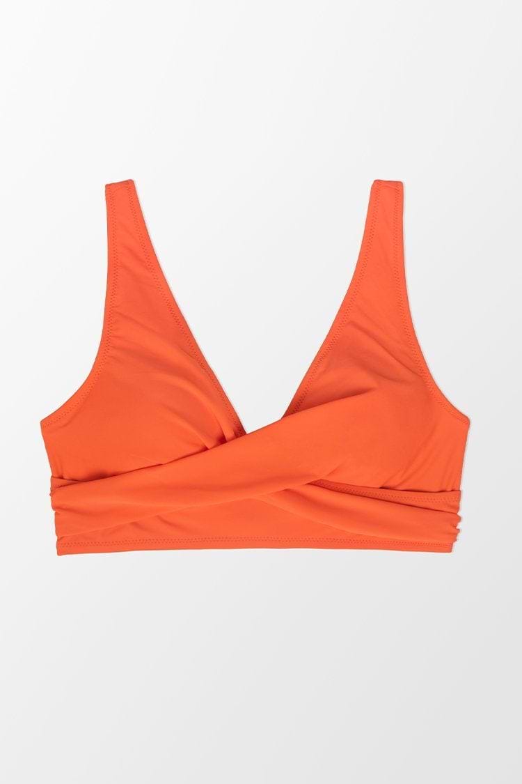 Top de bikini naranja con cordones en la espalda de Monroe