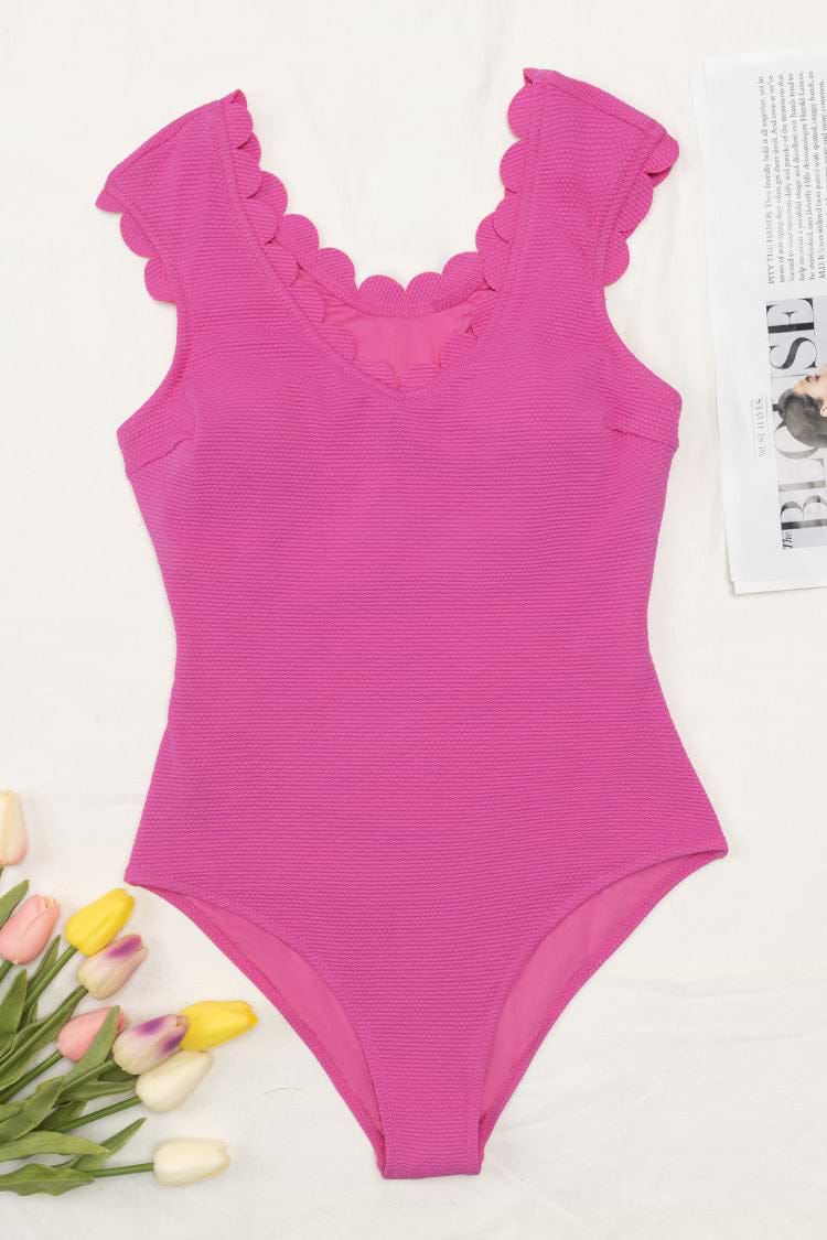 Maillot de bain une pièce festonné rose à col en V