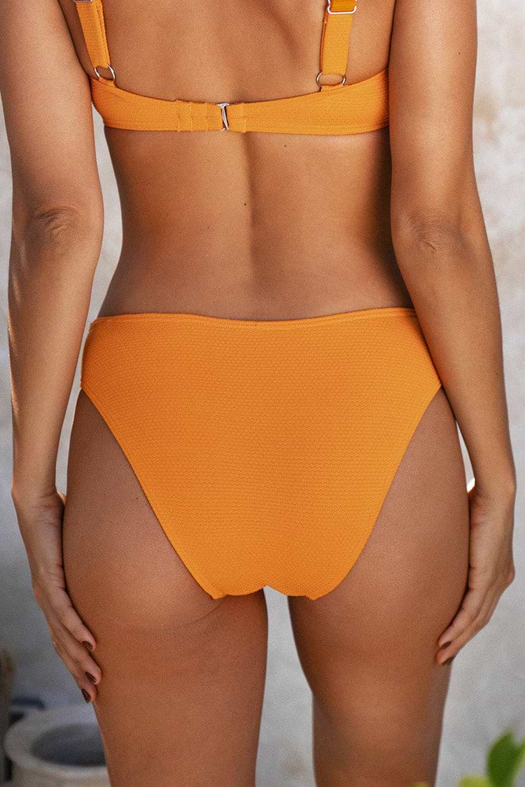 Texturierte Bikinihose mit niedriger Taille