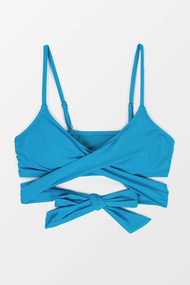 Bralette-Bikinioberteil mit verdrehter Wickelfront