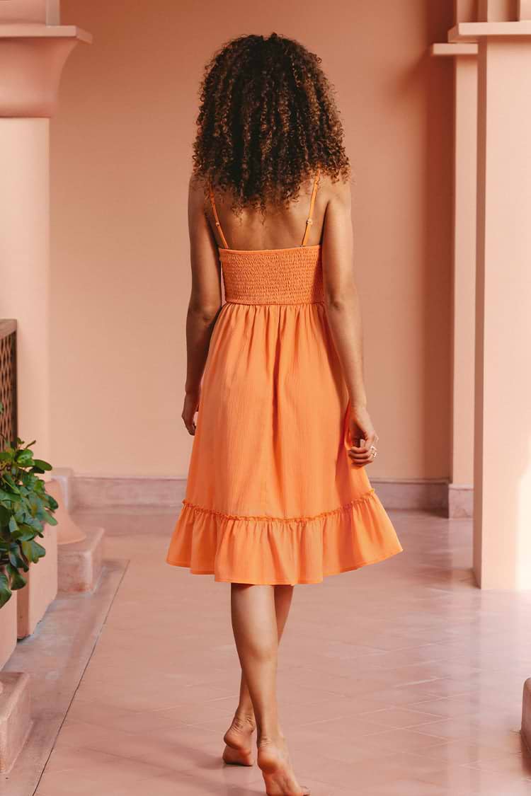 Gesmoktes Kleid mit Rüschenbesatz in Orange