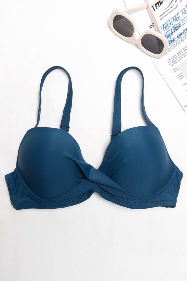 Gerafftes Bikinioberteil mit Criss Cross in großen Größen