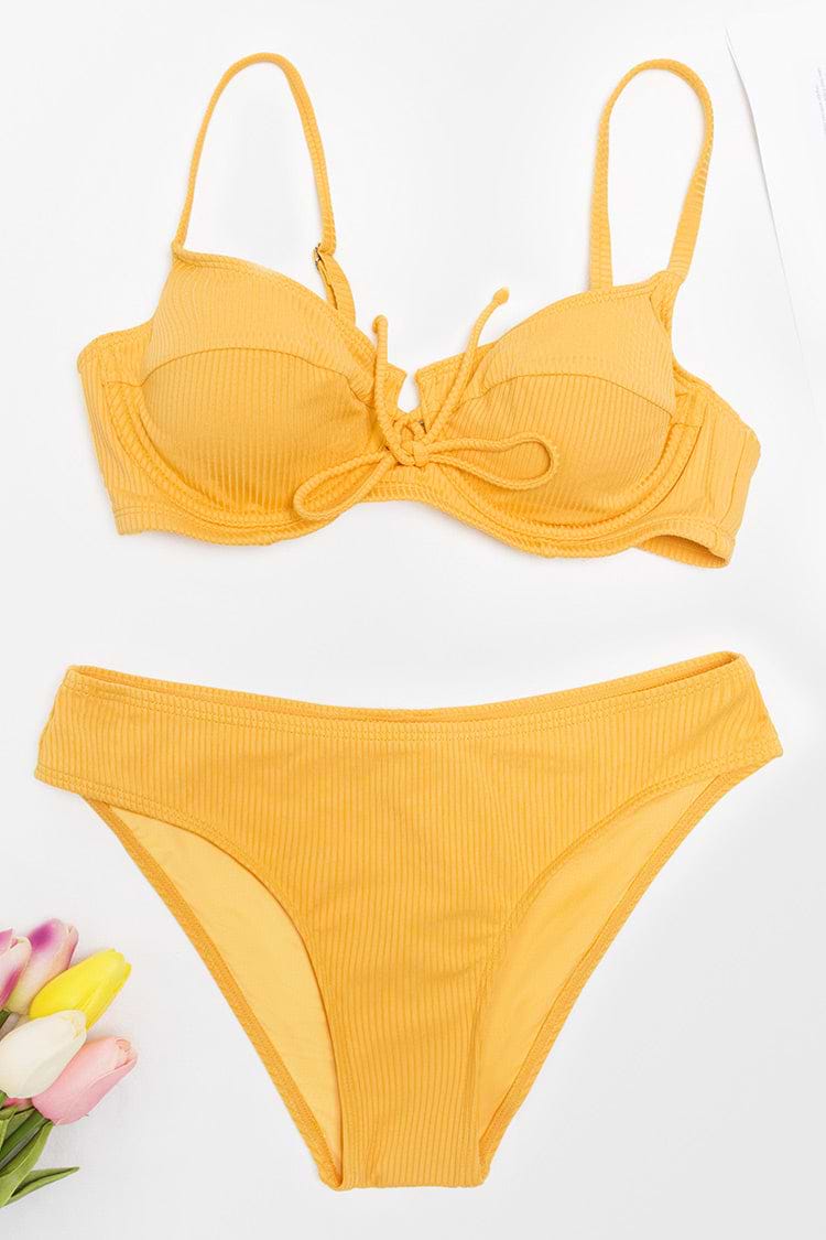 Bikini côtelé à armatures noué sur le devant