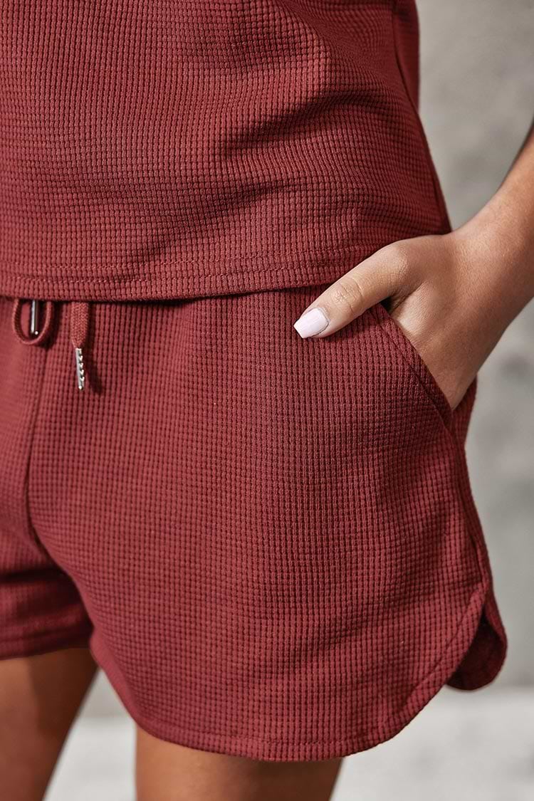 Ensemble assorti à cordon de serrage rouge