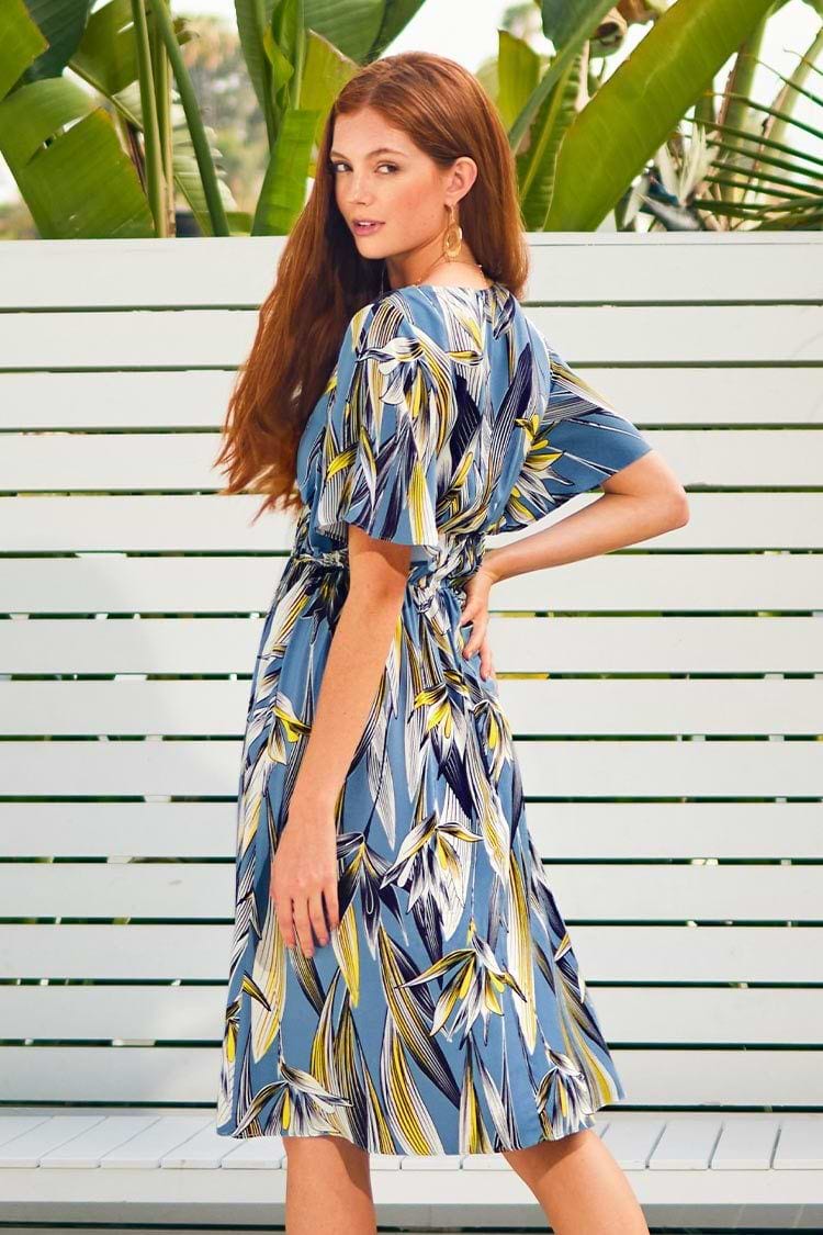 Vestido Heidi Abotonado de Cintura Elástica con Cuello V