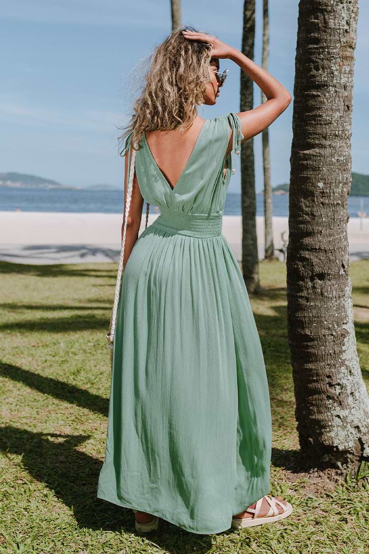 Robe smockée à taille élastique et col en V