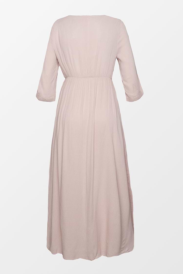 Kleid mit langen Ärmeln und Schlitz