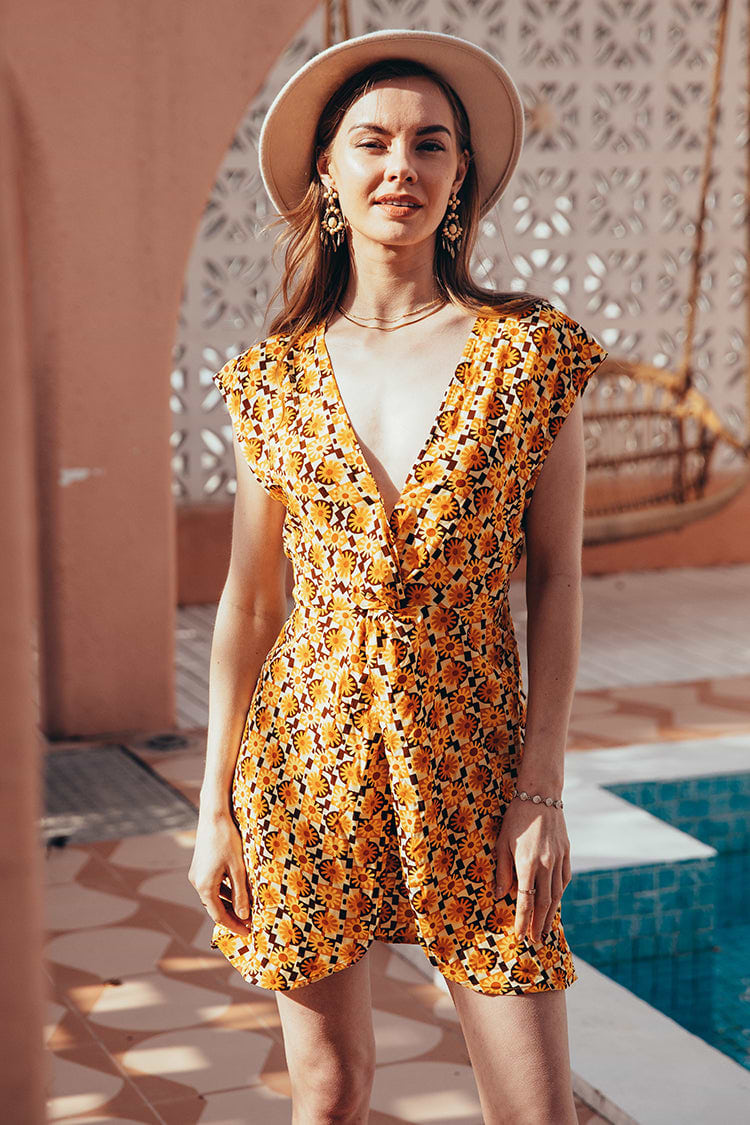 Asia Vestido entallado con escote V y en forma de A