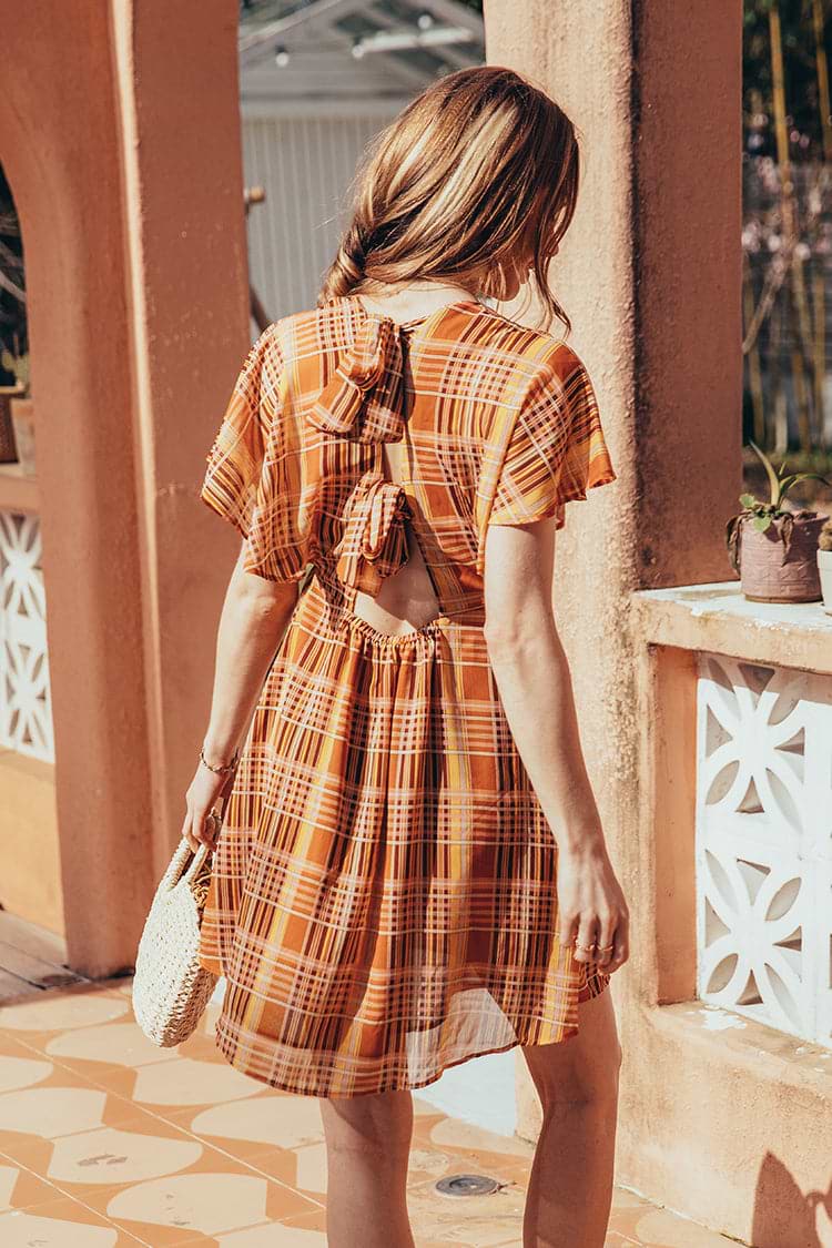 Kleid in A-Form mit Karomuster und eckigem Ausschnitt