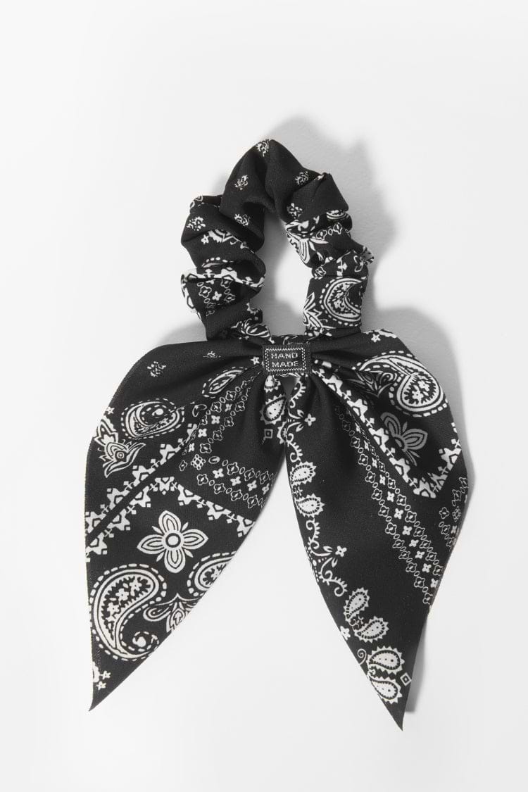 Haargummi mit Schleife und Paisley-Print