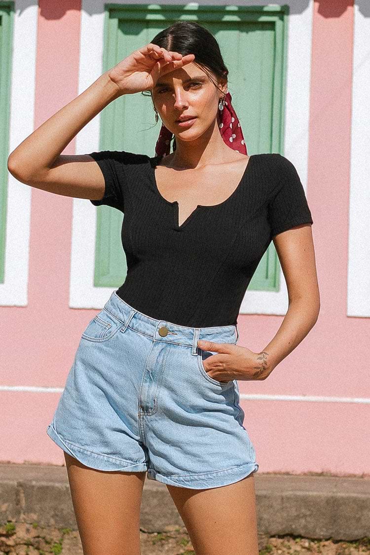 Schwarzer Bodysuit mit U-Ausschnitt