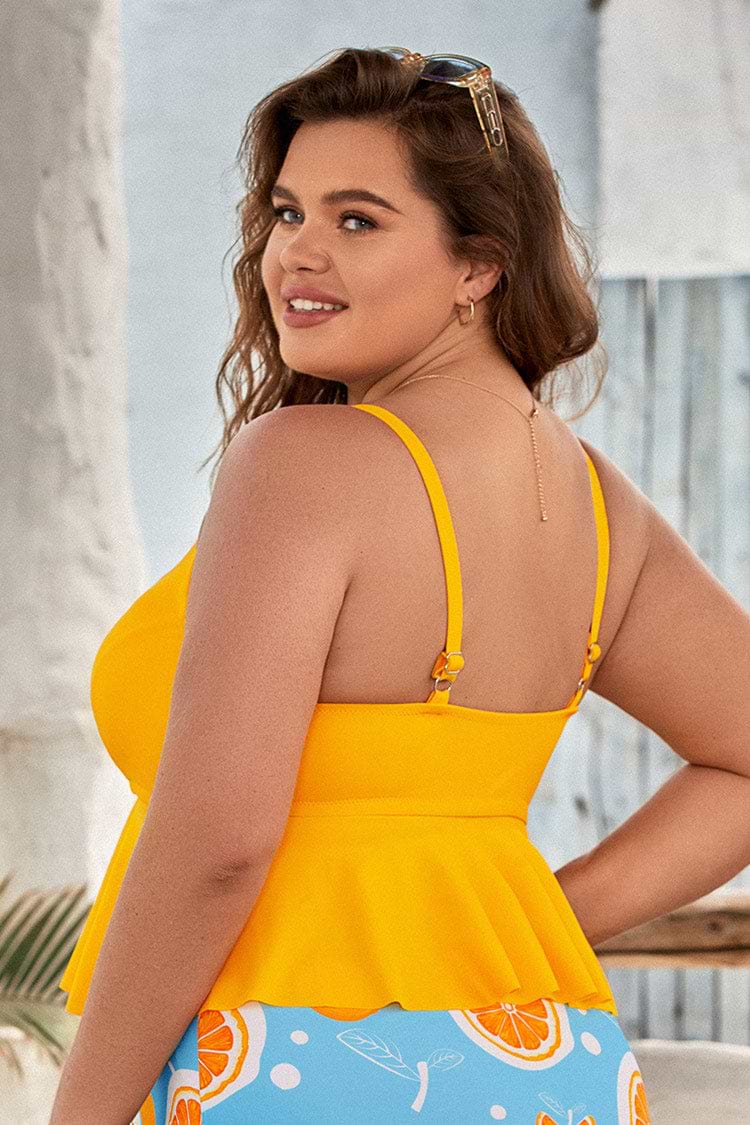 Top de bikini para tallas grandes con volantes y cuello V amarillo de Karlee