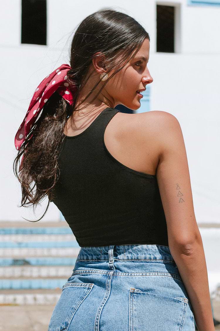 Body noir côtelé et torsadé sur le devant