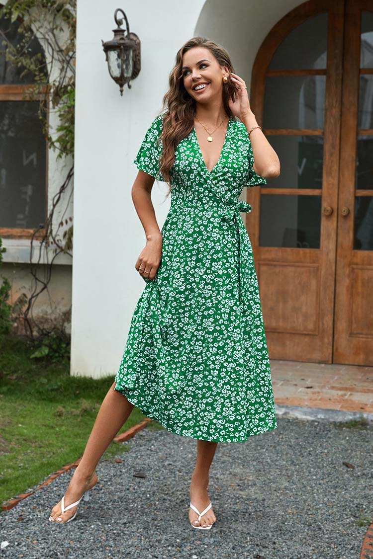 Frühlingshaftes Kleid in A-Form mit V-Ausschnitt und Glockenärmeln