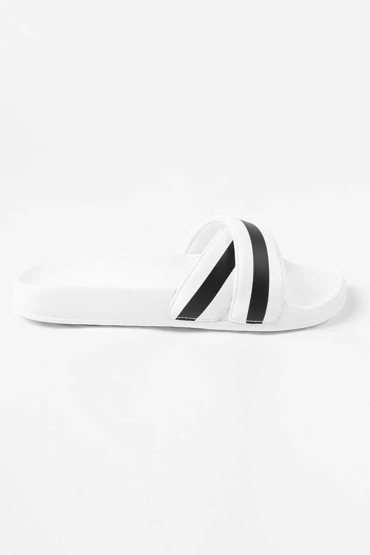 Chancletas de rayas blancas y negras