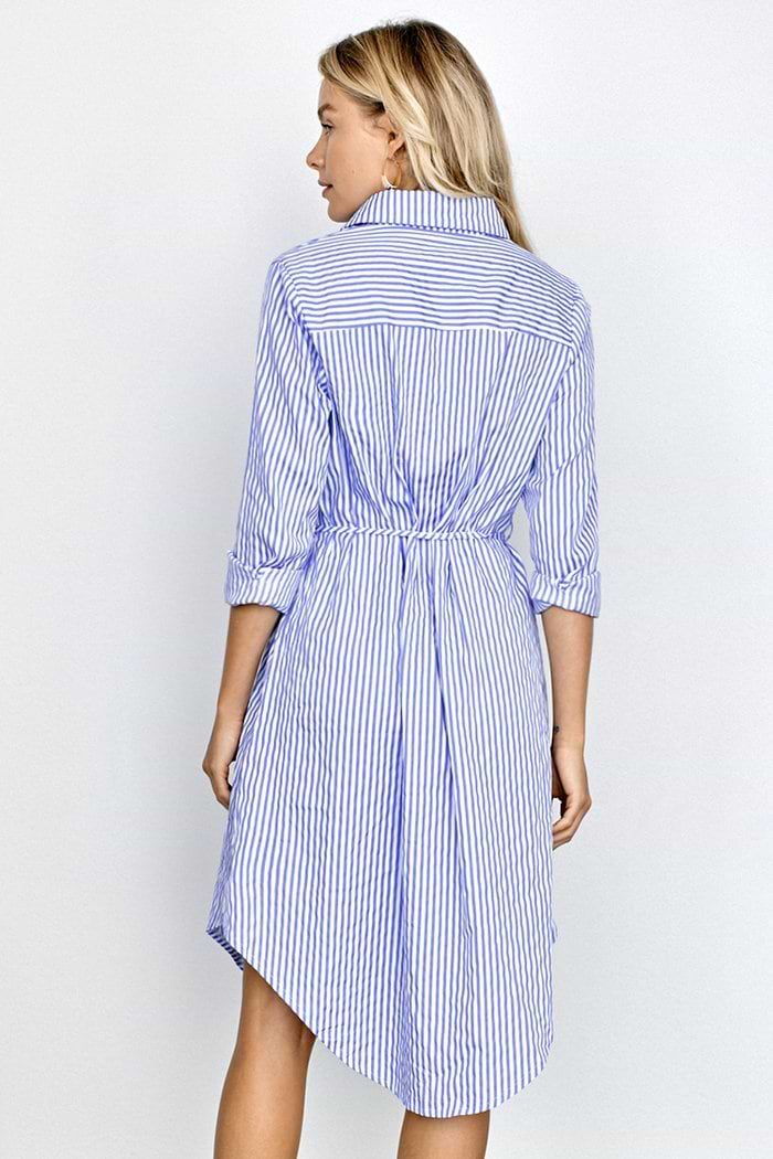 Vestido camisero clásico con cinturón a rayas