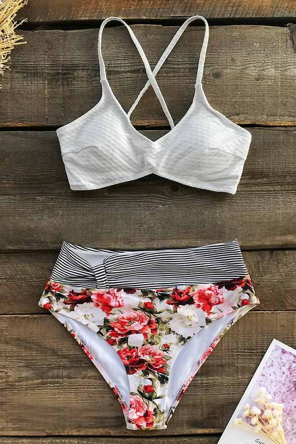 Bikini a rayas texturizada y floral