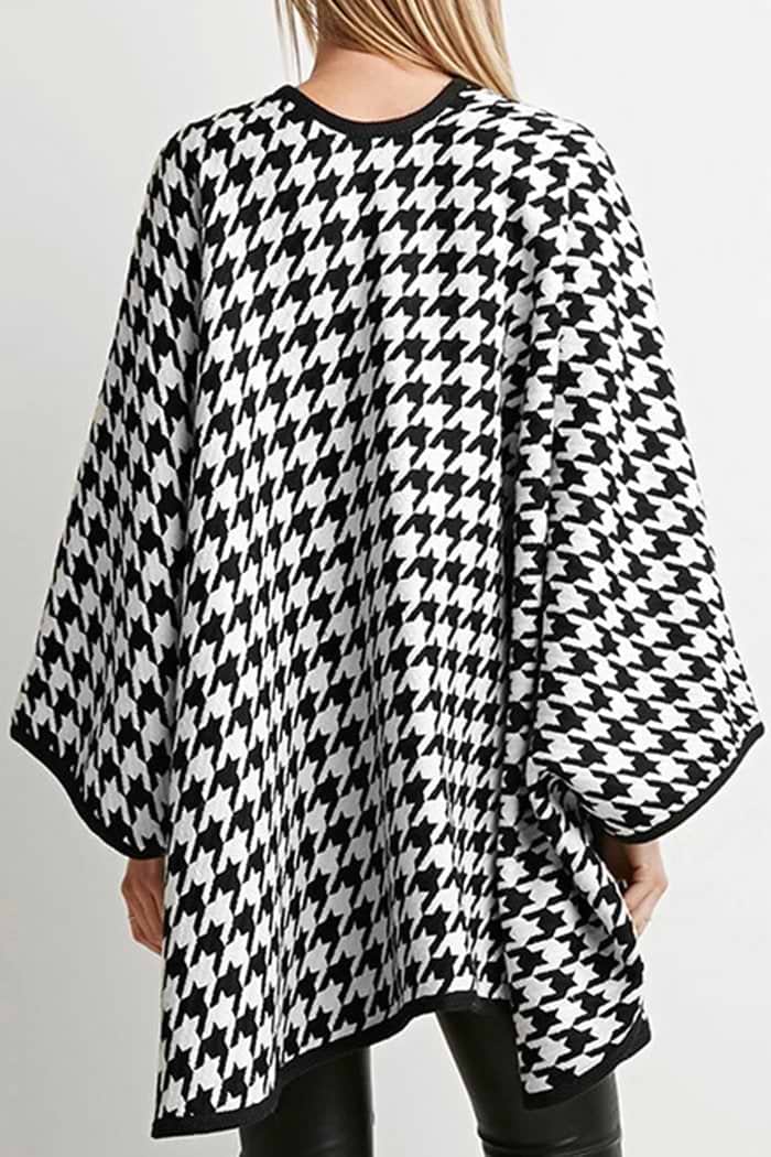 Cárdigan con estampado de chevron en blanco y negro