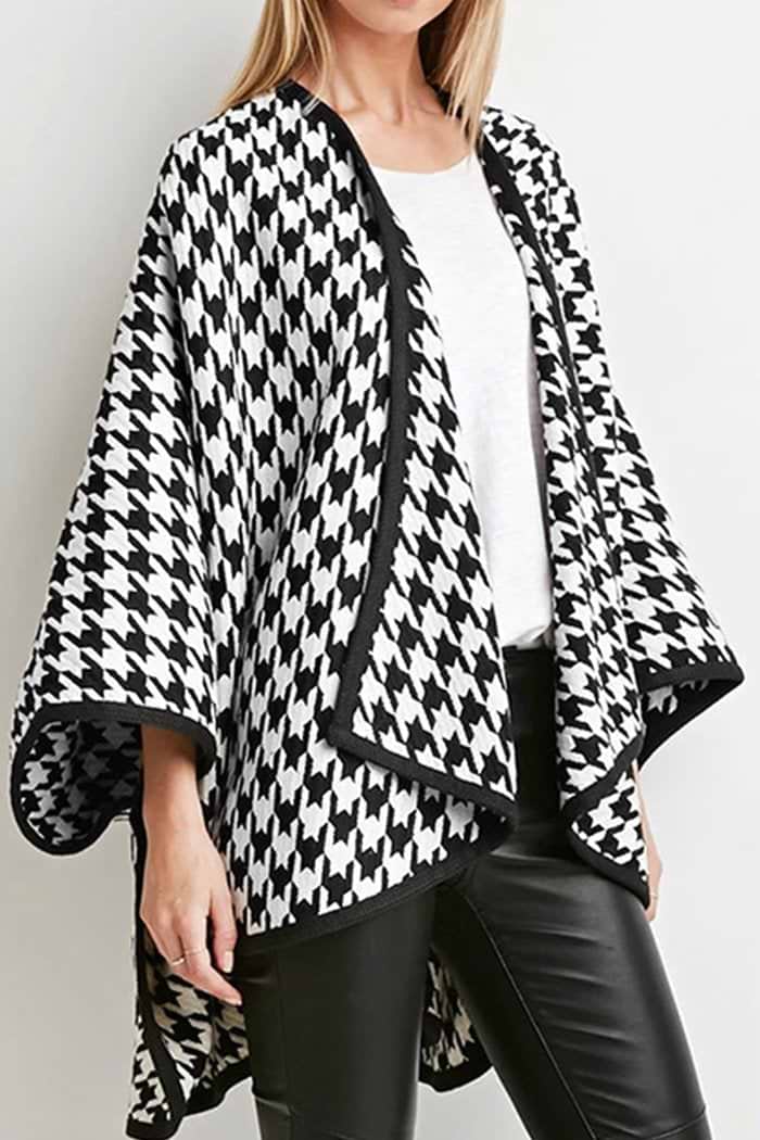 Cárdigan con estampado de chevron en blanco y negro