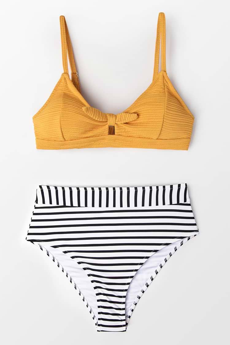 Bikini amarillo anudado con parte inferior de cintura alta a rayas