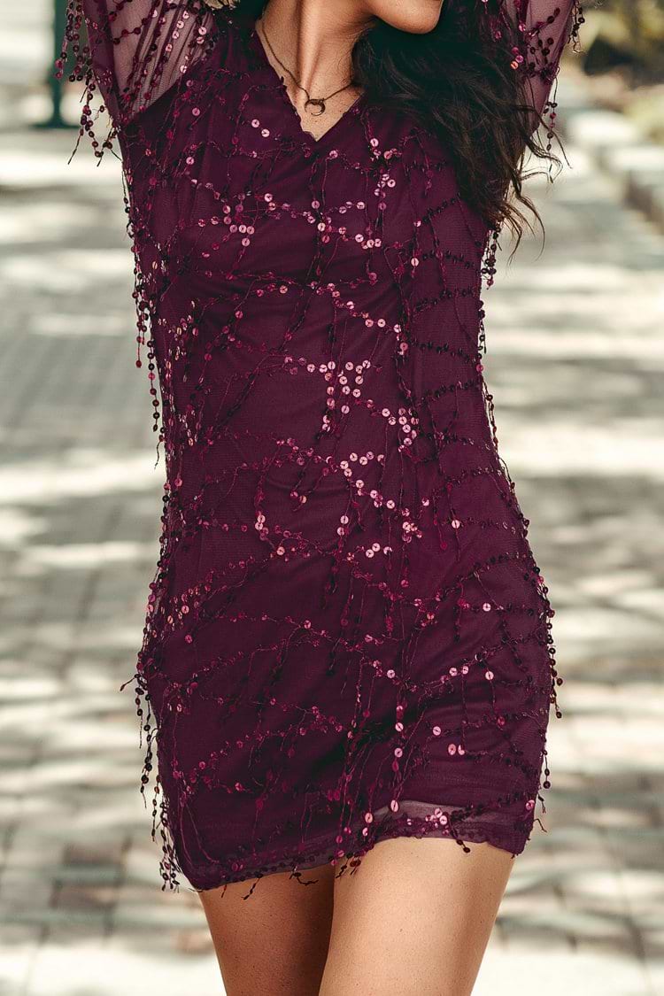 Mini vestido ajustado rojo vino con lentejuelas