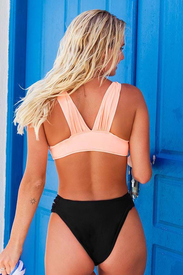 Bikini con frente torcido rosa y negro