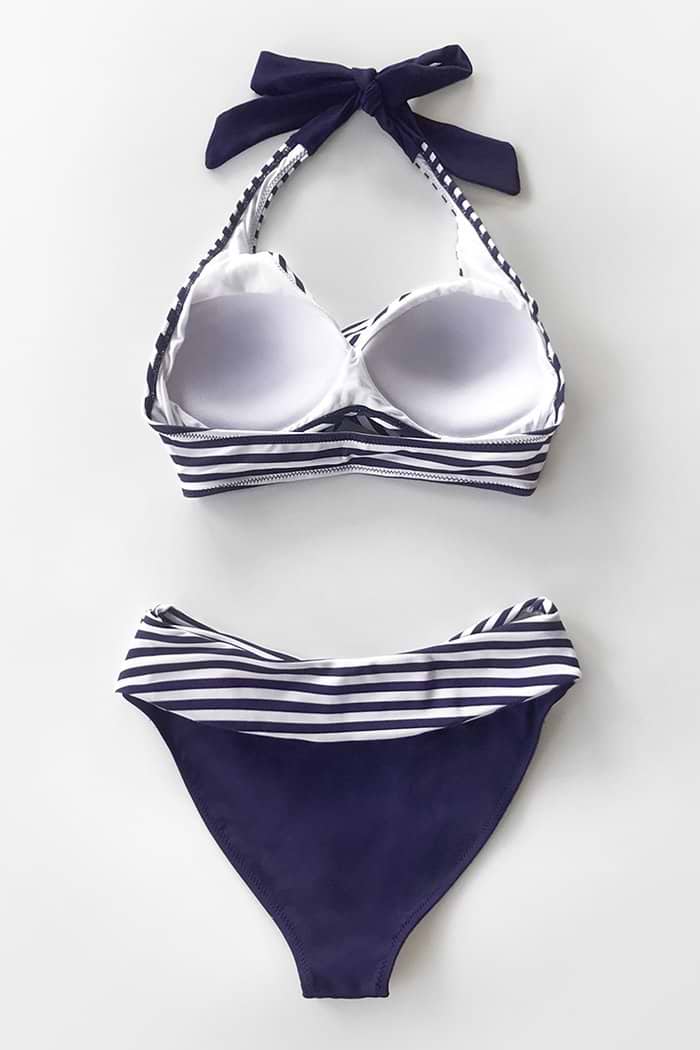 Bikini moderno fruncido con rayas