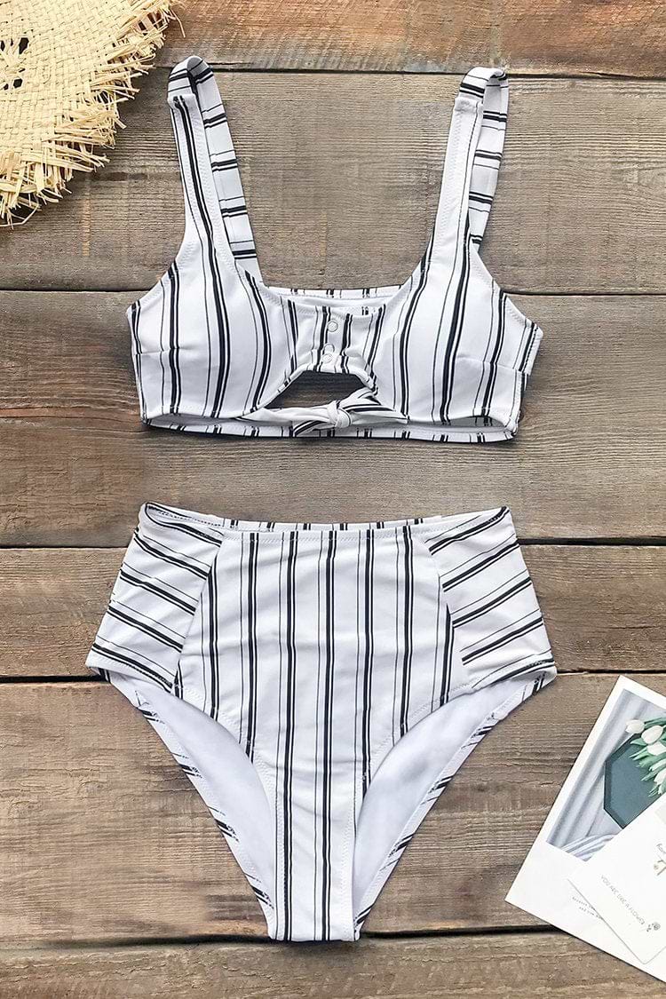 Bikini de cintura alta con rayas verticales azul marino y blanco