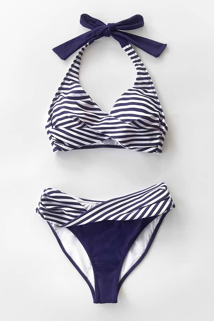 Bikini moderno fruncido con rayas