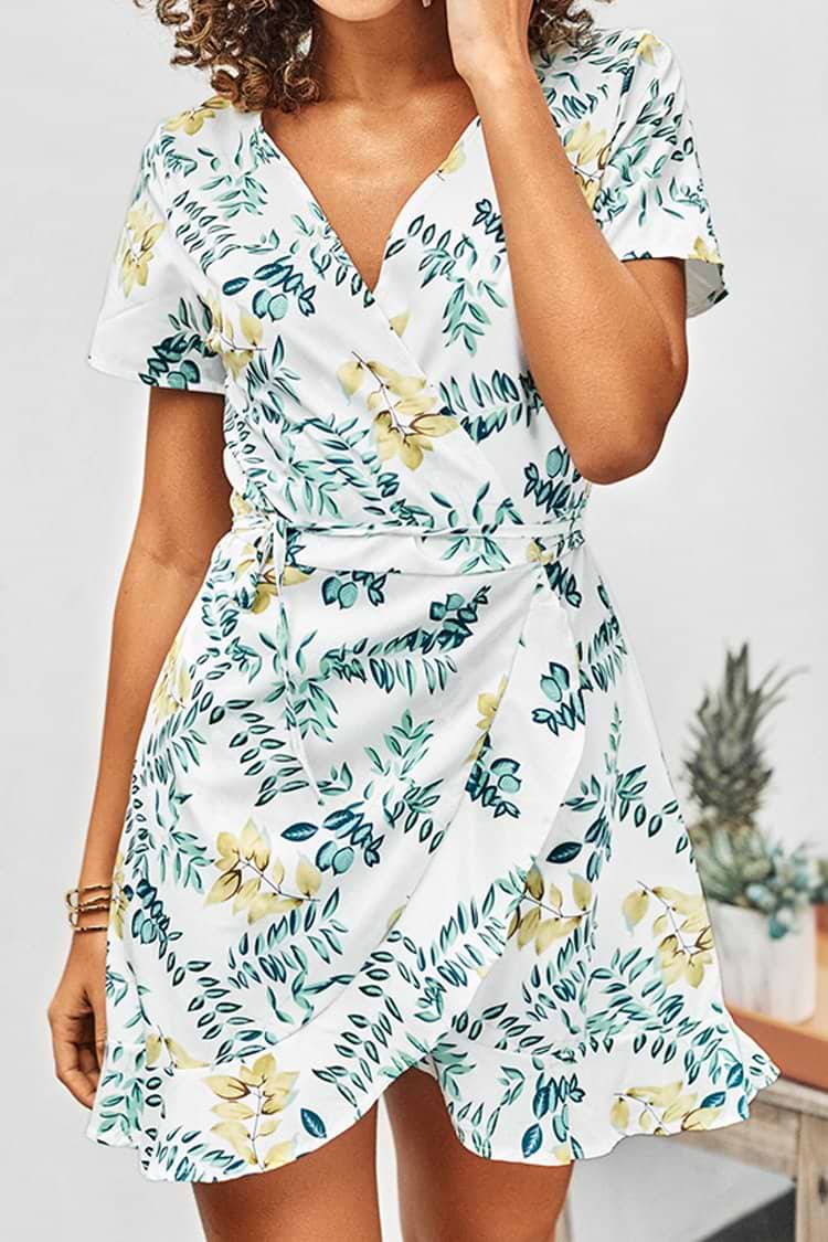 Vestido blanco de manga corta estampado de hojas