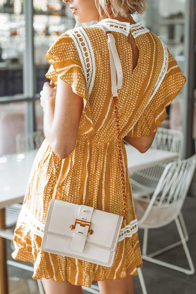 Vestido amarillo de volantes con estampado