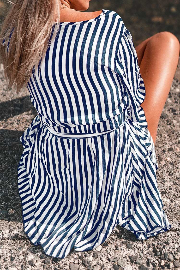 Mini vestido de rayas azul marino y blanco