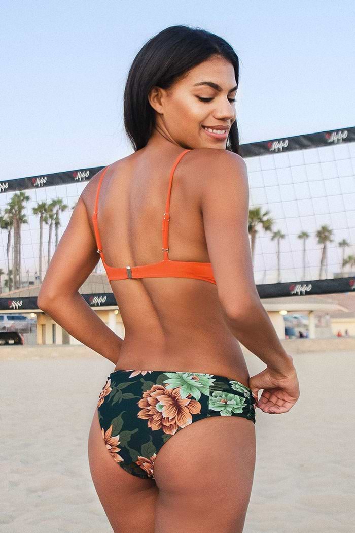 Conjunto de bikini estampado naranja y floral