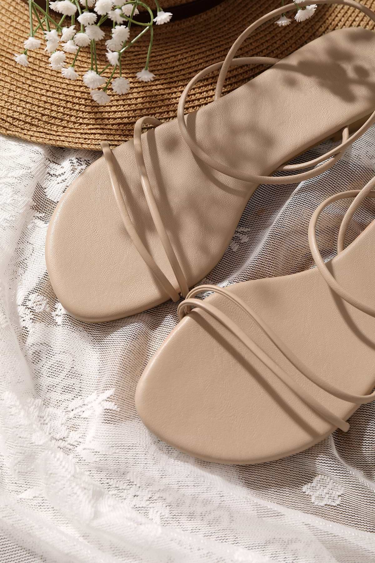 Flache rosa Sandalen mit offenem Zehenbereich