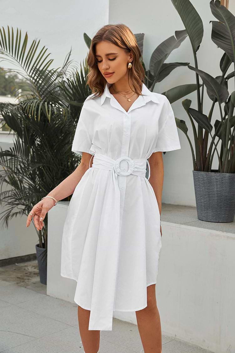 Kurzärmliges Kleid in mittlerer Länge