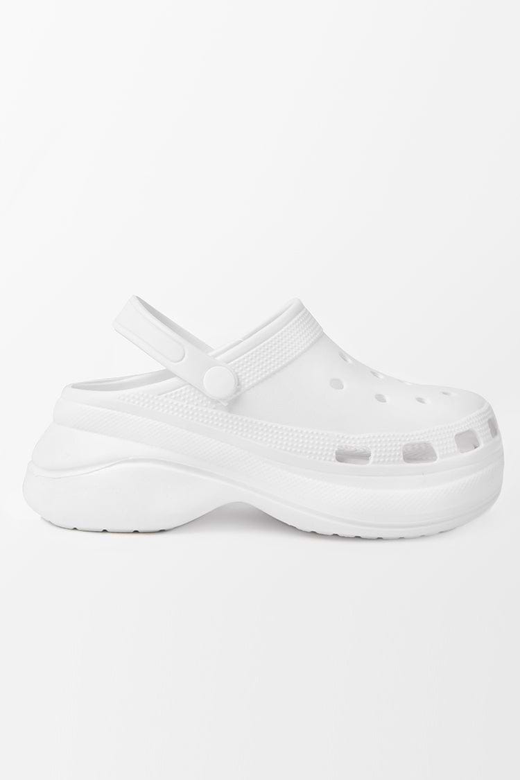 Sandalias de cocodrilo planas